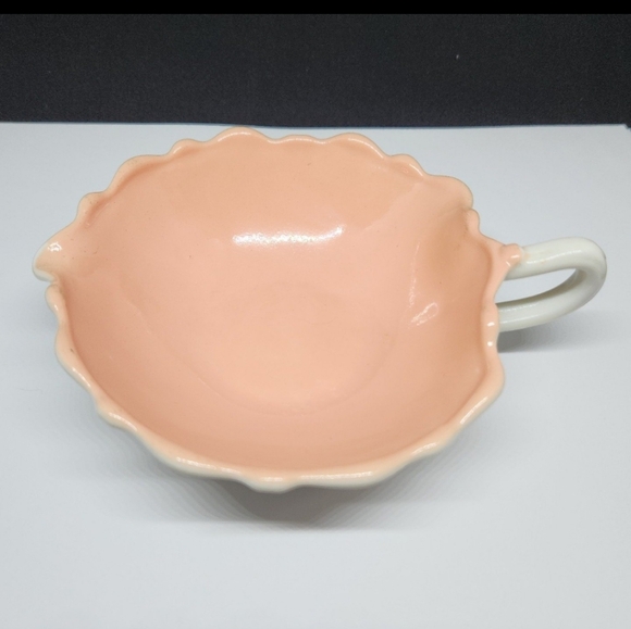 Anchor Hocking Handled Heart Bowl Oyster and Pearl White with Pink, 1938-1940 - Picture 7 of 12